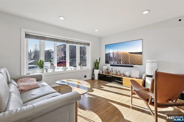 44 Richard Court, River Edge, NJ 07661