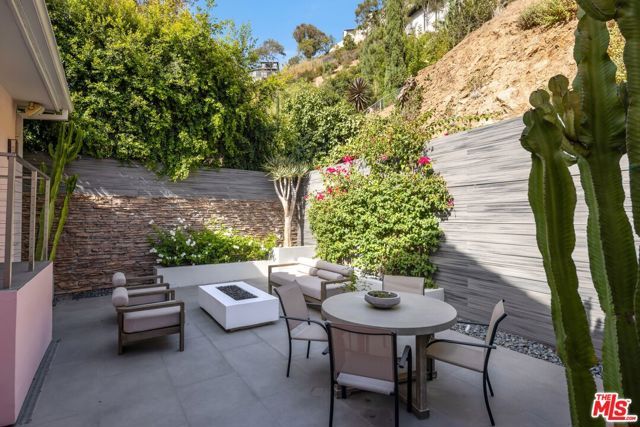 2130 Outpost Drive, Los Angeles, CA 90068