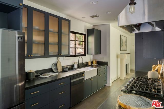 2130 Outpost Drive, Los Angeles, CA 90068