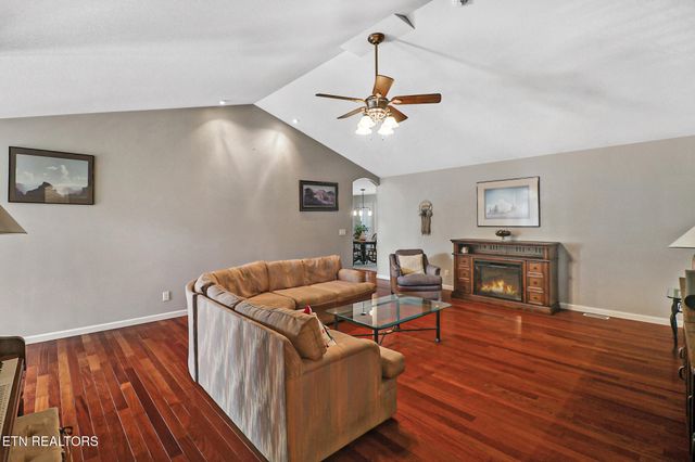 1401 Holiday Drive, Crossville, TN 38555
