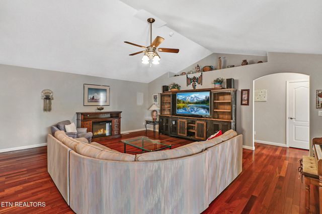1401 Holiday Drive, Crossville, TN 38555
