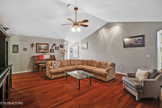 1401 Holiday Drive, Crossville, TN 38555
