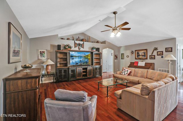 1401 Holiday Drive, Crossville, TN 38555