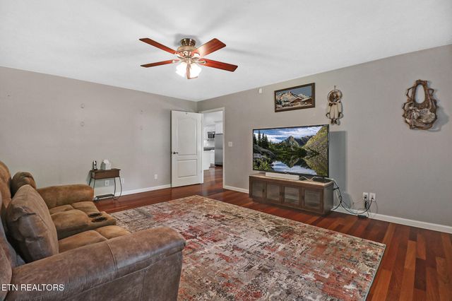 1401 Holiday Drive, Crossville, TN 38555
