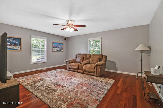 1401 Holiday Drive, Crossville, TN 38555