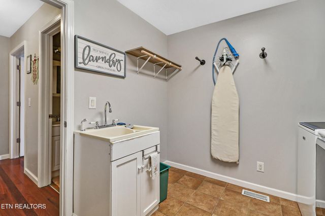 1401 Holiday Drive, Crossville, TN 38555