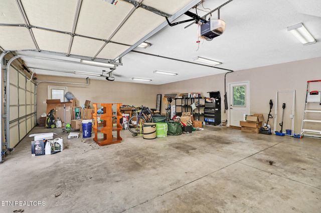 1401 Holiday Drive, Crossville, TN 38555