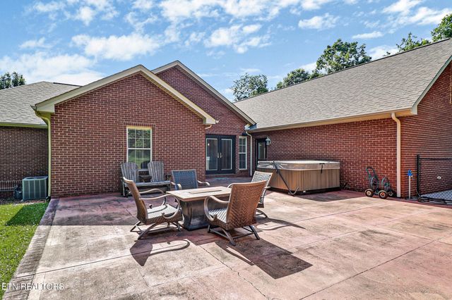 1401 Holiday Drive, Crossville, TN 38555