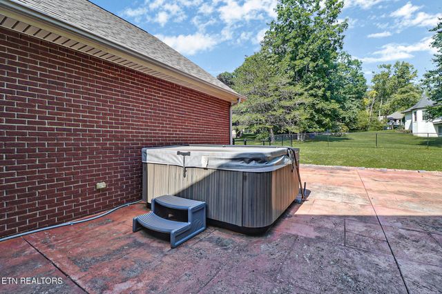1401 Holiday Drive, Crossville, TN 38555