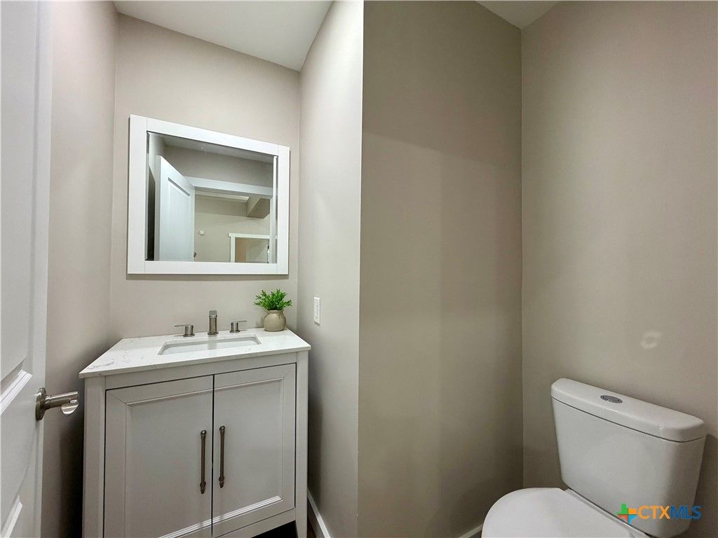 Image 31 of property listing at 209 Rice Road, Yoakum, TX 77995
