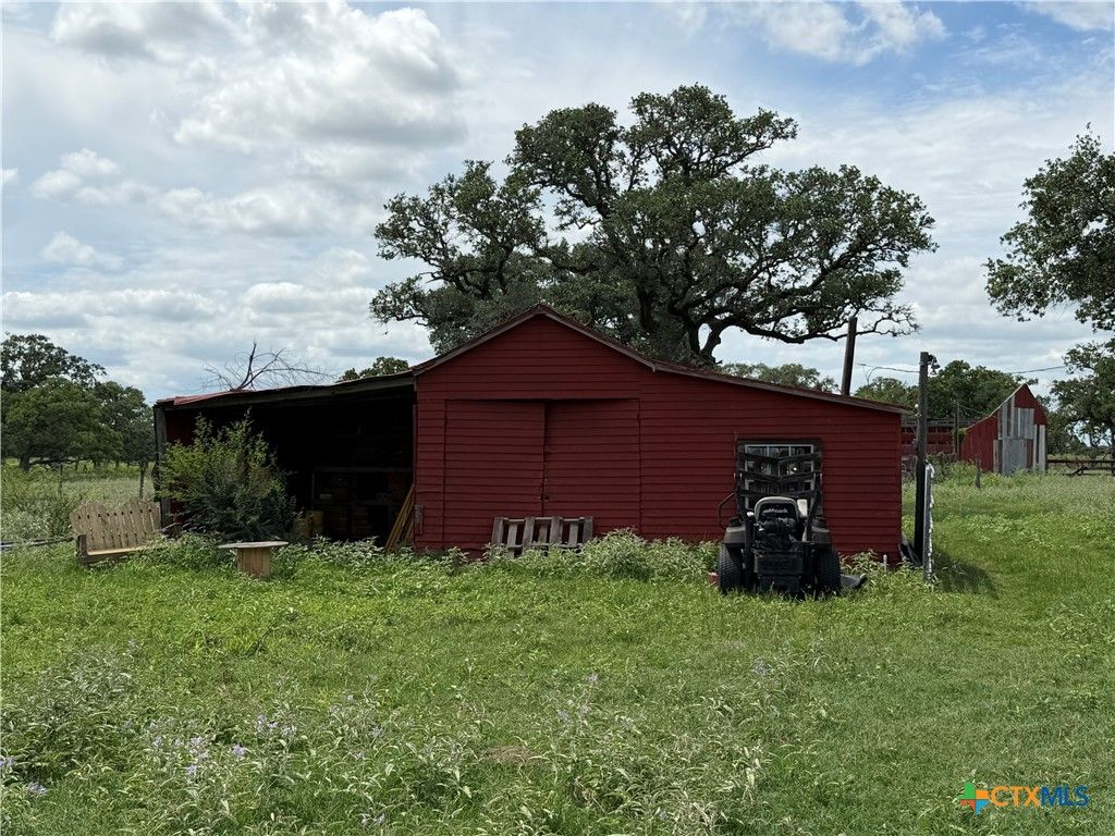 Image 37 of property listing at 209 Rice Road, Yoakum, TX 77995