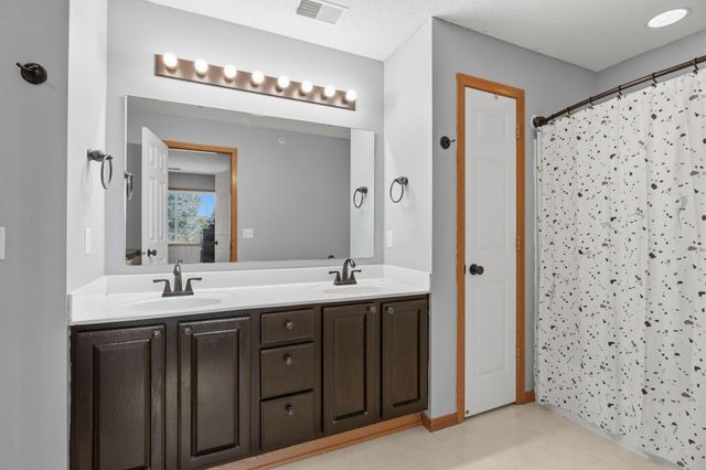 1204 Timber Way, Stillwater, MN 55082