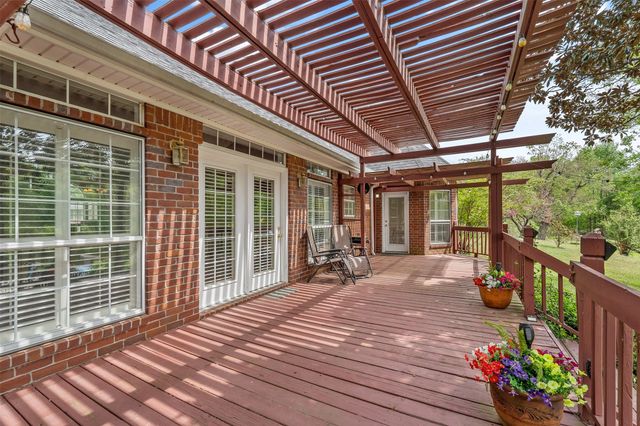 233 Lakeside Place, Mineola, TX 75773