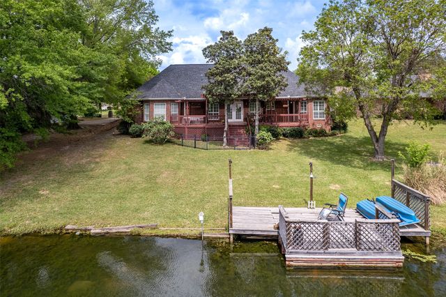 233 Lakeside Place, Mineola, TX 75773
