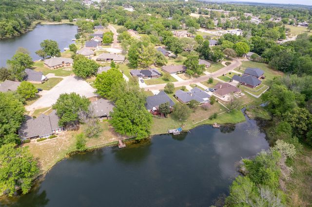 233 Lakeside Place, Mineola, TX 75773