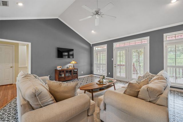 233 Lakeside Place, Mineola, TX 75773