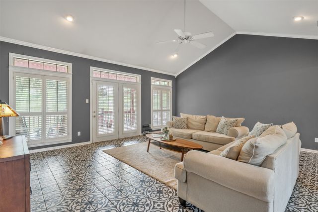 233 Lakeside Place, Mineola, TX 75773