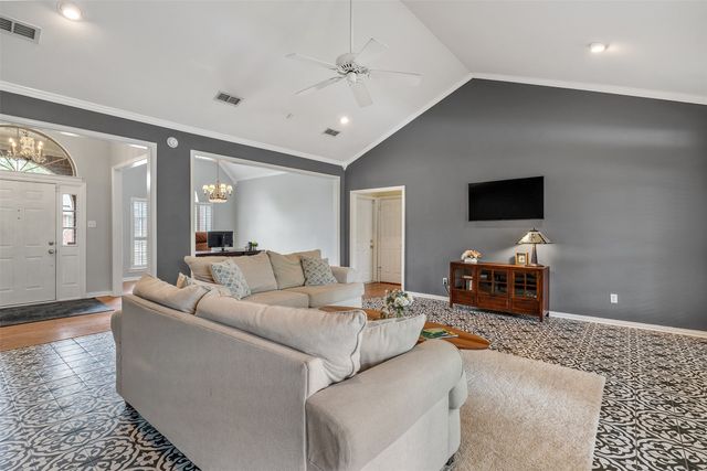 233 Lakeside Place, Mineola, TX 75773