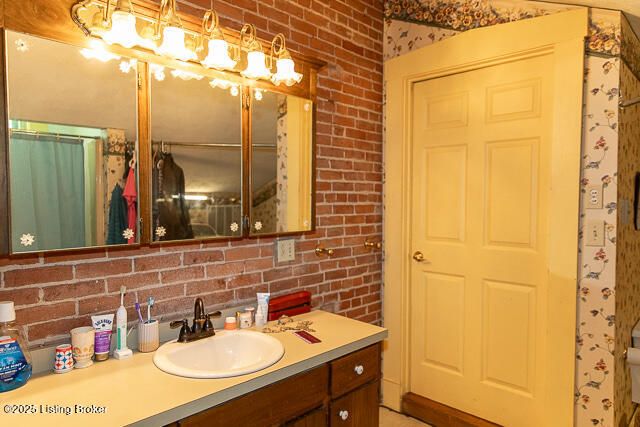 370 Thornton Rd, Hanover, IN 47243