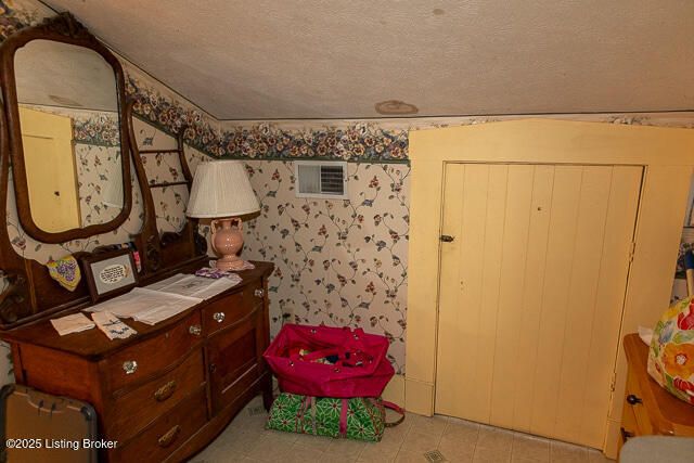 370 Thornton Rd, Hanover, IN 47243