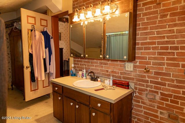 370 Thornton Rd, Hanover, IN 47243