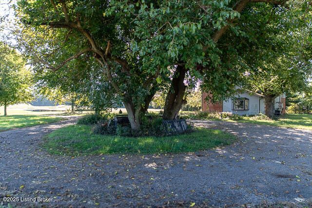 370 Thornton Rd, Hanover, IN 47243