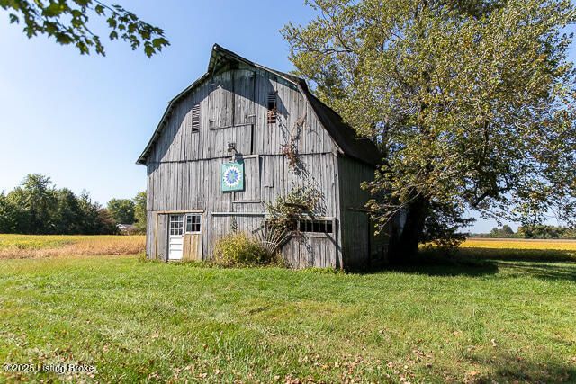 370 Thornton Rd, Hanover, IN 47243