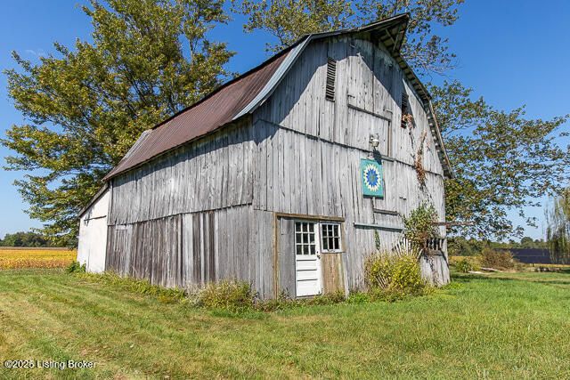 370 Thornton Rd, Hanover, IN 47243