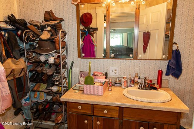 370 Thornton Rd, Hanover, IN 47243