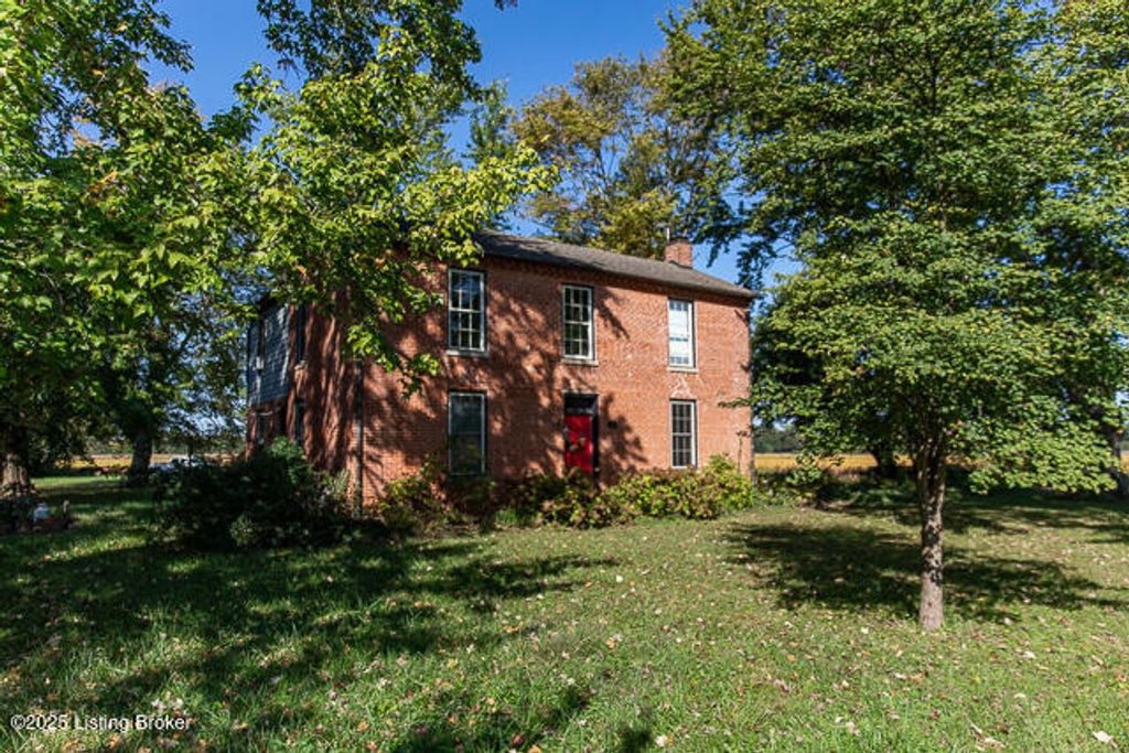 370 Thornton Rd, Hanover, IN 47243