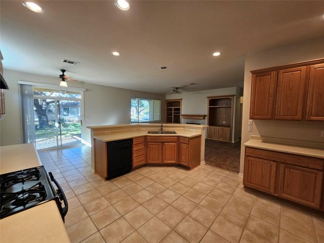 211 Red Poppy TRL, Georgetown, TX 78633