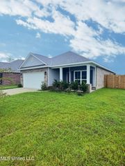 413 Sturnidae Cove, Ocean Springs, MS 39564