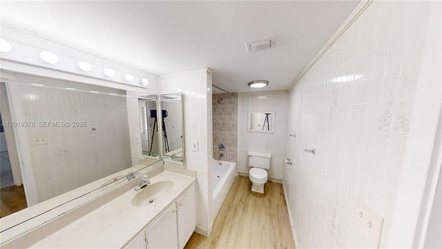 210 174th St 1918, Sunny Isles Beach, FL 33160