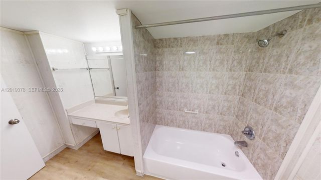 210 174th St 1918, Sunny Isles Beach, FL 33160