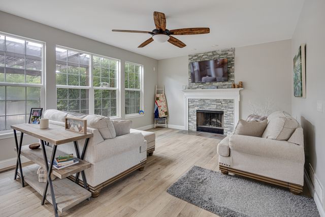10203 Hunter Trail, Huntley, IL 60142