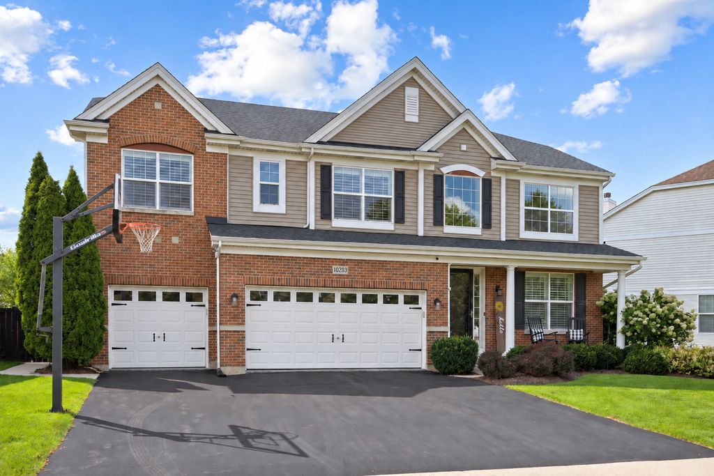 10203 Hunter Trail, Huntley, IL 60142