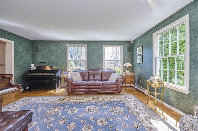 70 Harrington Rd, Framingham, MA 01701