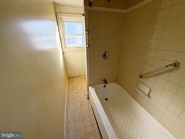 2141 VINE ST, Baltimore, MD 21223