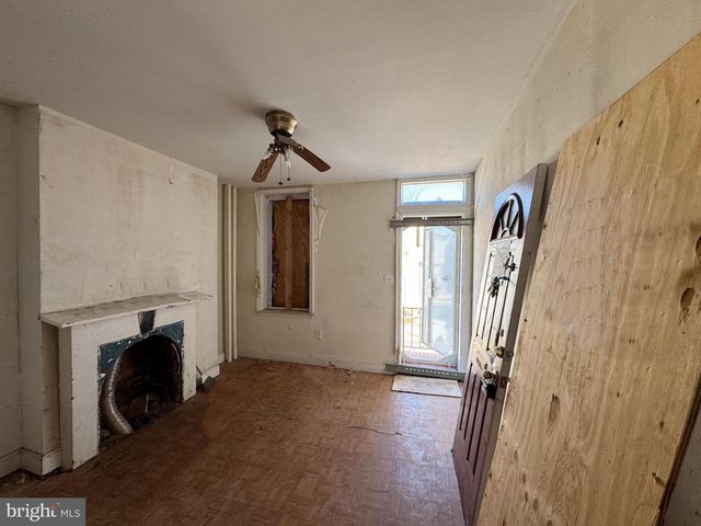 2141 VINE ST, Baltimore, MD 21223