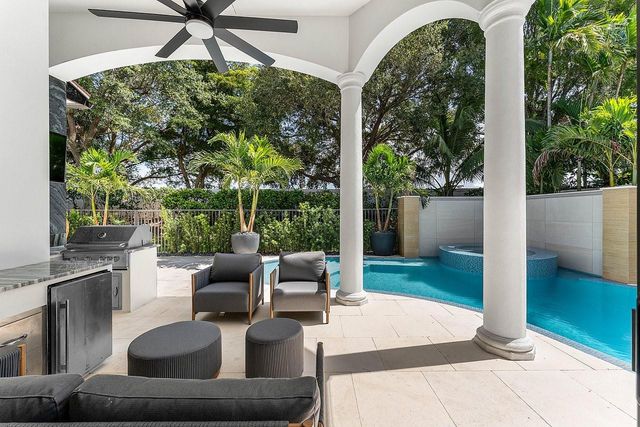 17849 Villa Club Way, Boca Raton, FL 33496