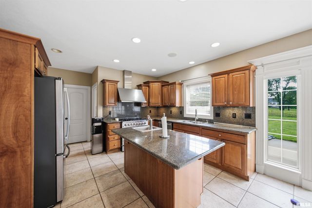 4110 W ANNBRIAR Drive, Peoria, IL 61615