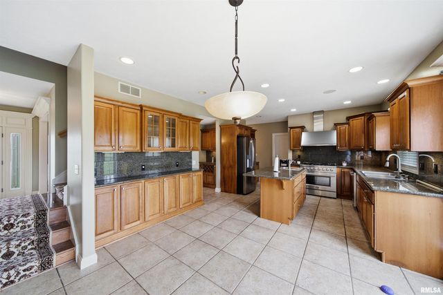 4110 W ANNBRIAR Drive, Peoria, IL 61615