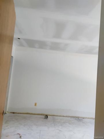 22100 Dante Street, Oak Park, MI 48237