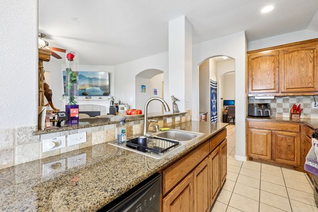 117 Brook Hollow Lane, Red Oak, TX 75154