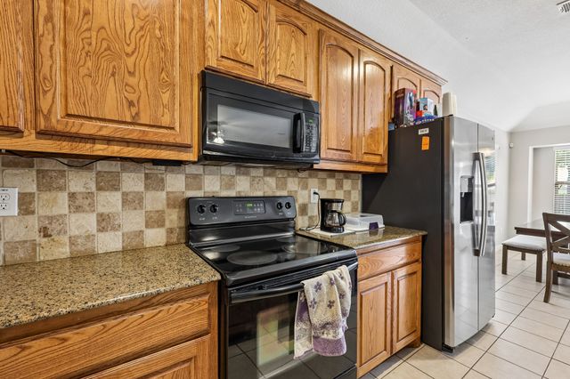 117 Brook Hollow Lane, Red Oak, TX 75154