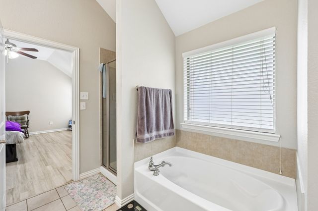 117 Brook Hollow Lane, Red Oak, TX 75154