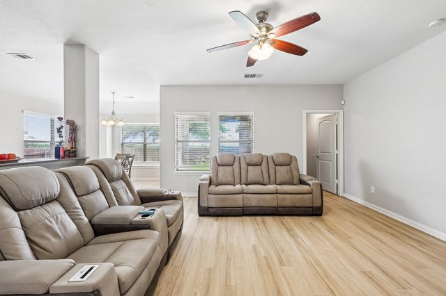 117 Brook Hollow Lane, Red Oak, TX 75154