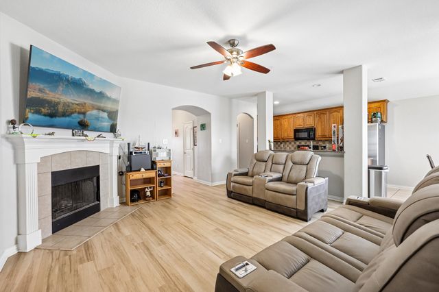 117 Brook Hollow Lane, Red Oak, TX 75154