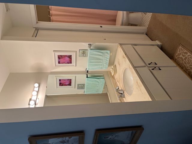 1607 Thames Court D, Wheaton, IL 60189