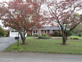 2308 Yorkcrest Drive, Knoxville, TN 37912